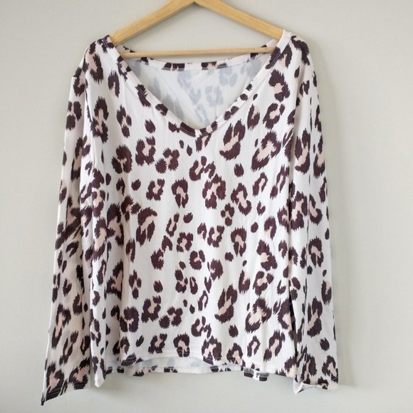Last One Size large! Leopard Print V Neck Loungewear Shorts + Top - Picture 3 of 10